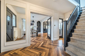 Entrance hall- click for photo gallery